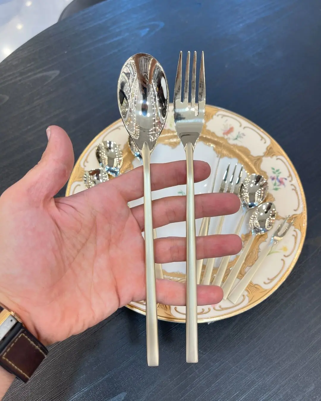 سرویس قاشق چنگال کریستوفر 30 نفره 157 پارچه طلایی مدل لیون (1) سرویس قاشق چنگال کریستوفر 30 نفره 157 پارچه طلایی مدل لیون