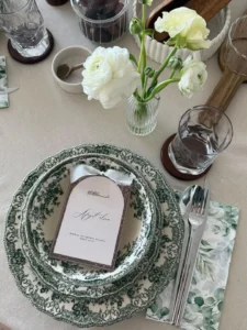 سرویس غذاخوری با ترکیب سنتی و مدرن