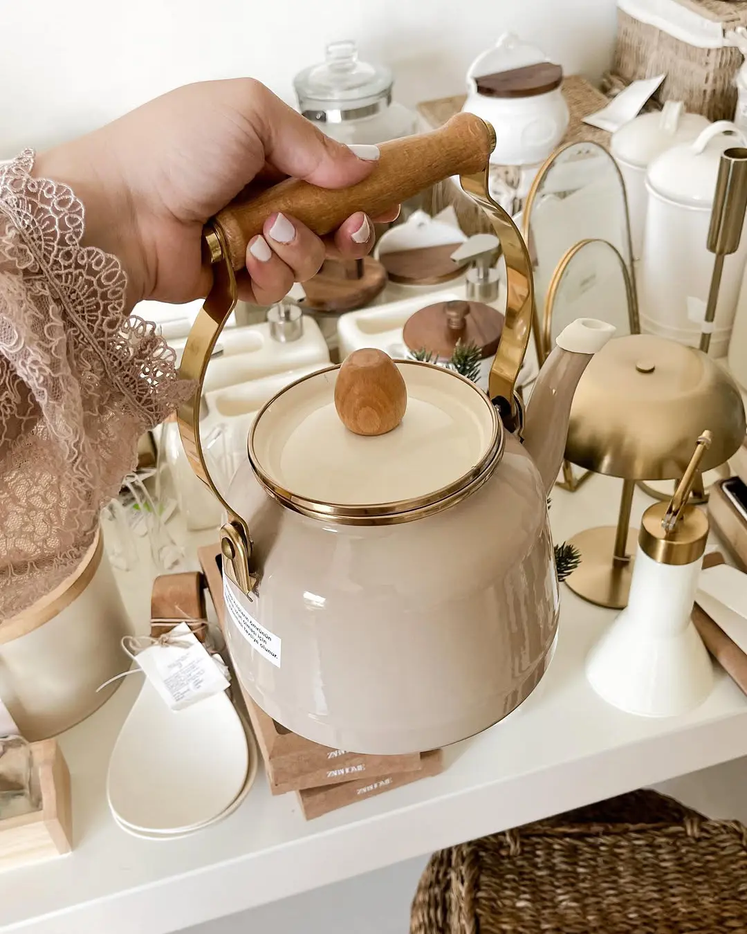 کتری تک مادام کوکو Bonneville (1) کتری تک مادام کوکو Bonneville