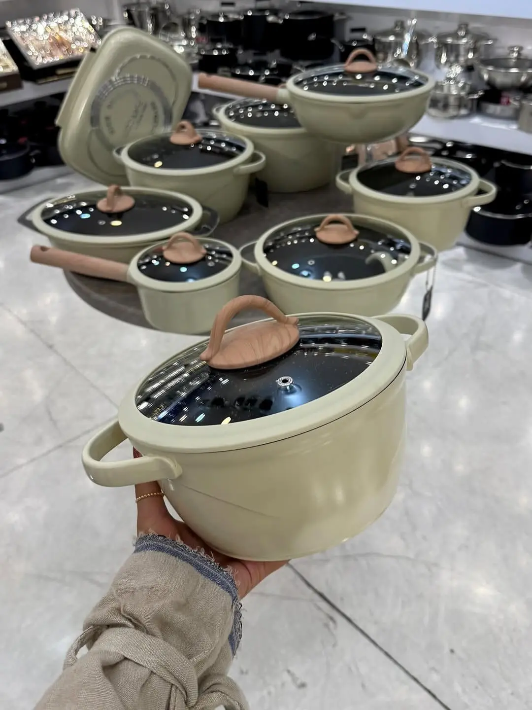 سرویس قابلمه گرانیت UCC Life (1) سرویس قابلمه گرانیت UCC Life