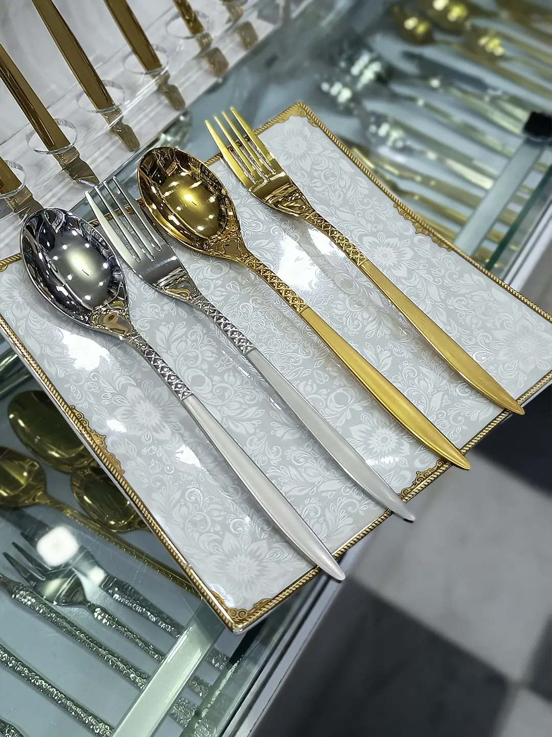 سرویس قاشق چنگال یونیک آلمان 24 نفره 120 پارچه زنبوری (1) سرویس قاشق چنگال یونیک آلمان 24 نفره 120 پارچه زنبوری