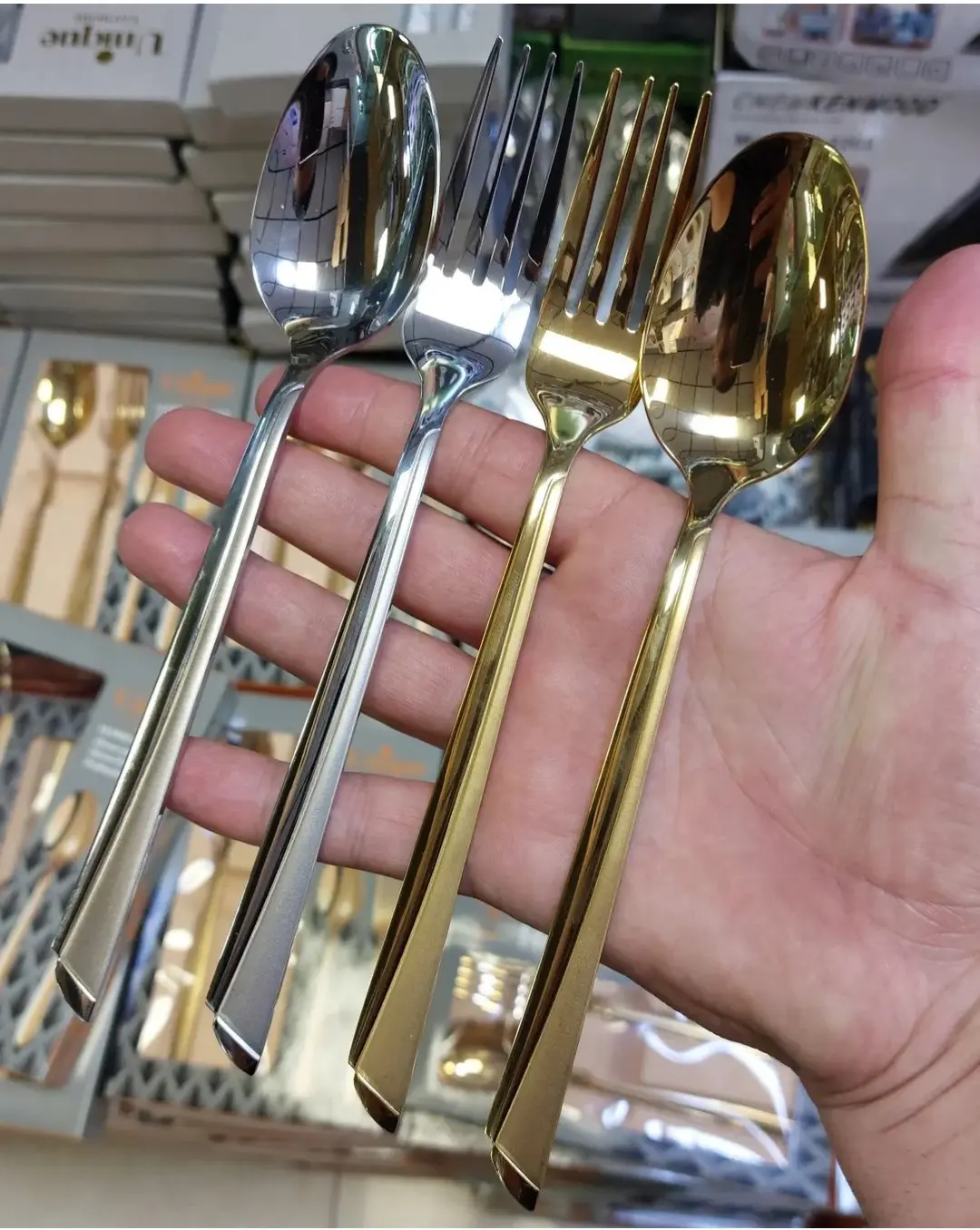 سرویس قاشق چنگال یونیک آلمان 24 نفره 120 پارچه ناخنی سرویس قاشق چنگال یونیک آلمان 24 نفره 120 پارچه ناخنی