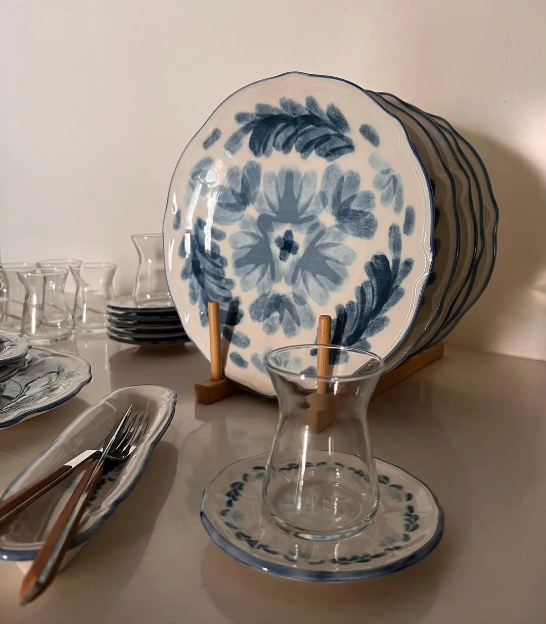 سرویس عصرانه و صبحانه خوری 6 نفره 26 پارچه Bella Maison مدل Emily (1) سرویس عصرانه و صبحانه خوری 6 نفره 26 پارچه Bella Maison مدل Emily