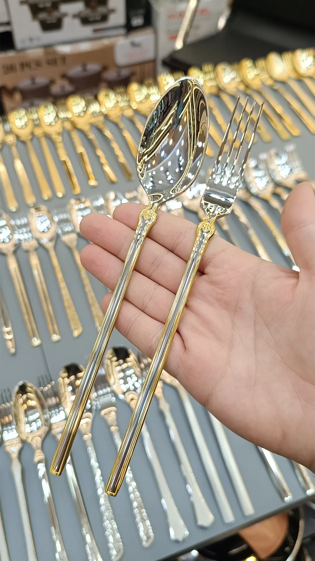 سرویس قاشق چنگال 36 نفره 175 پارچه دورنگ سرویس قاشق چنگال 36 نفره 175 پارچه نقره ای طلایی